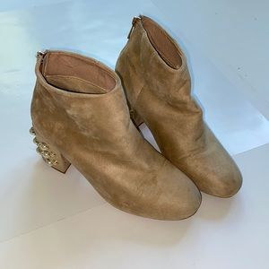 Mauve faux suede booties